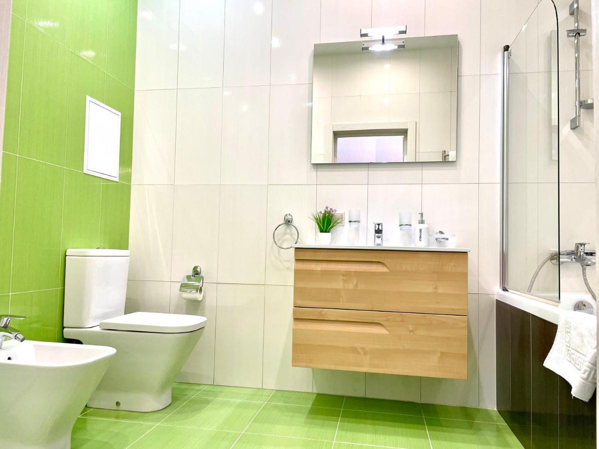 Navit Luxury Apartments With Breakfast Near The Railway Station, The City Center And The Park Kyiv Exterior foto