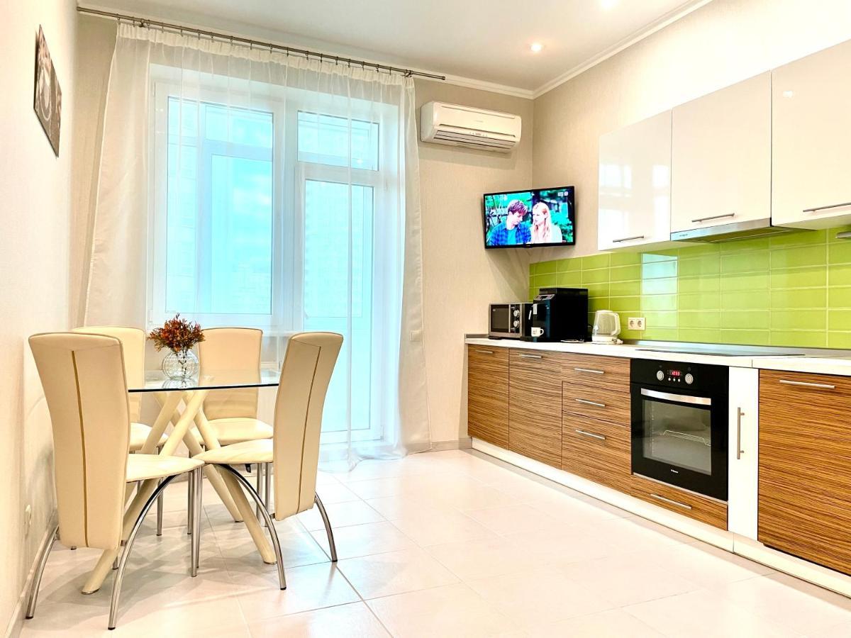Navit Luxury Apartments With Breakfast Near The Railway Station, The City Center And The Park Kyiv Exterior foto