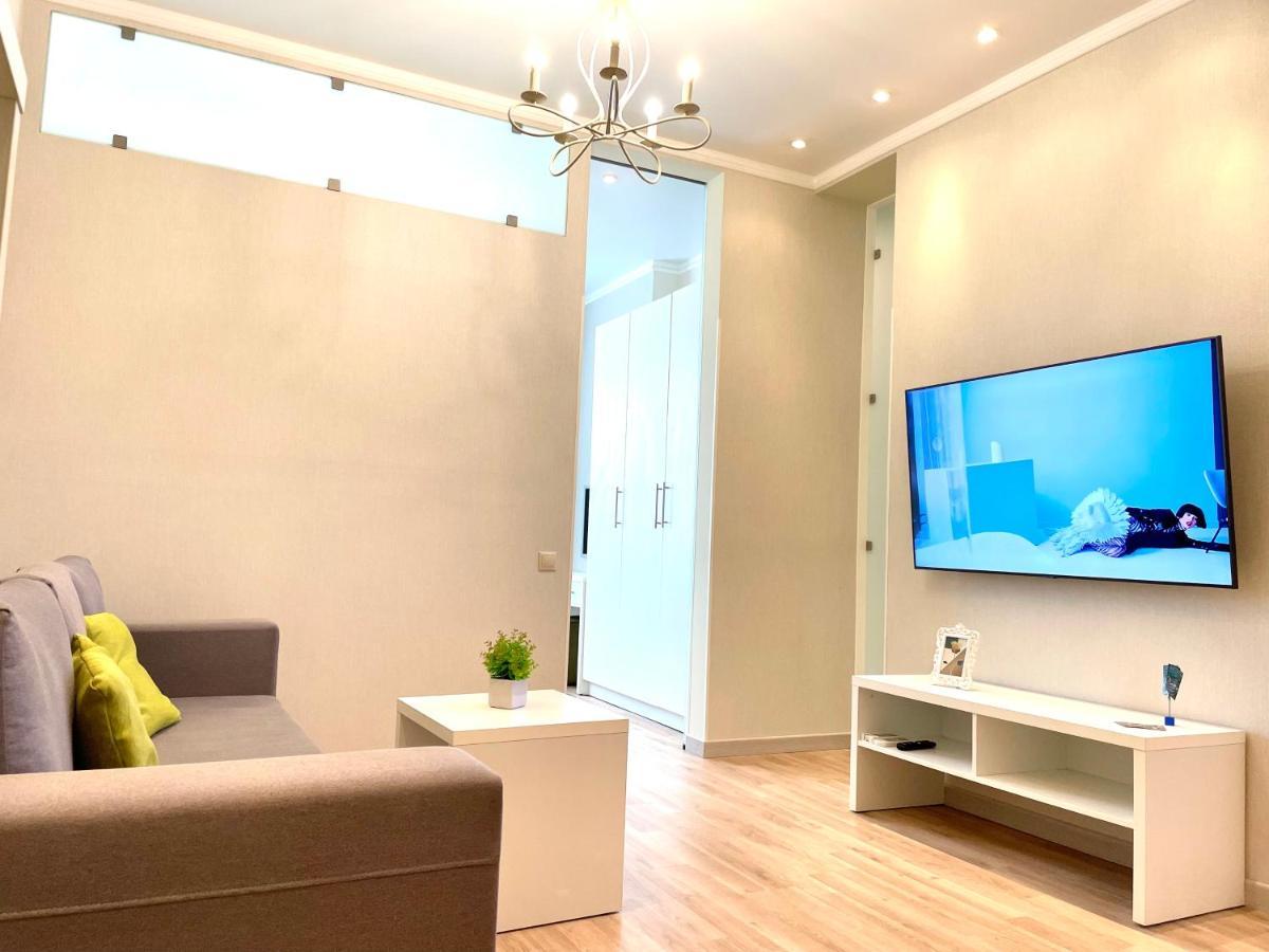 Navit Luxury Apartments With Breakfast Near The Railway Station, The City Center And The Park Kyiv Exterior foto