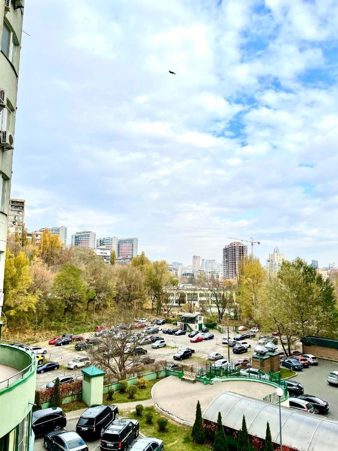Navit Luxury Apartments With Breakfast Near The Railway Station, The City Center And The Park Kyiv Exterior foto