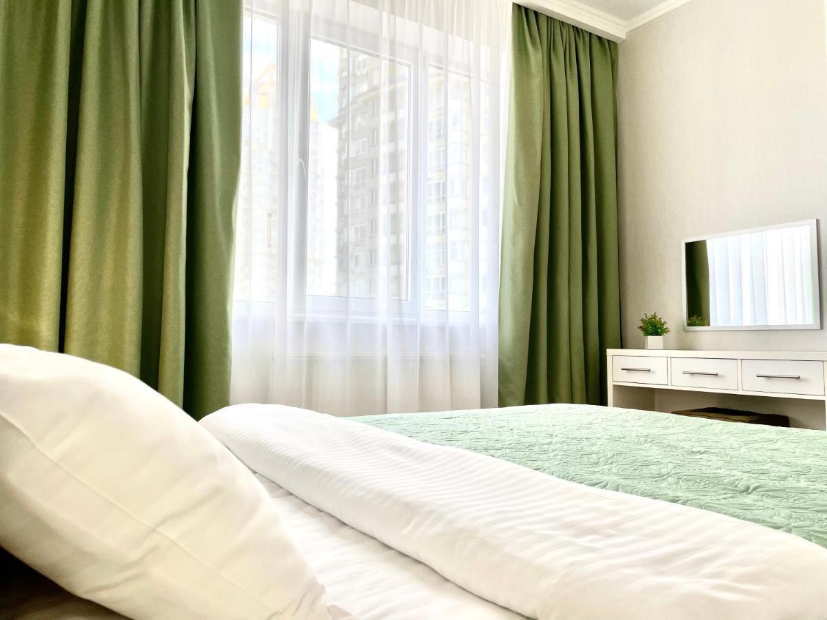 Navit Luxury Apartments With Breakfast Near The Railway Station, The City Center And The Park Kyiv Exterior foto