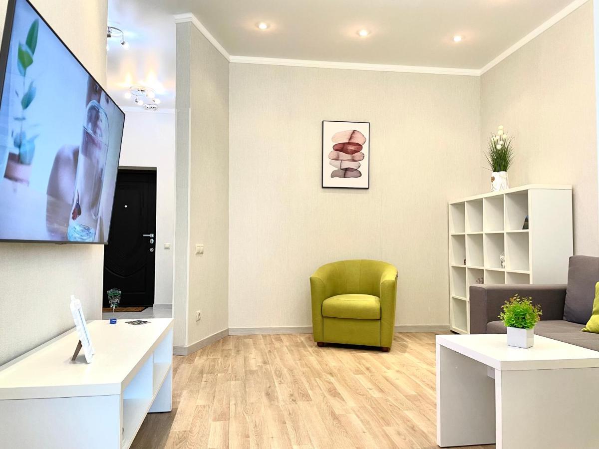 Navit Luxury Apartments With Breakfast Near The Railway Station, The City Center And The Park Kyiv Exterior foto