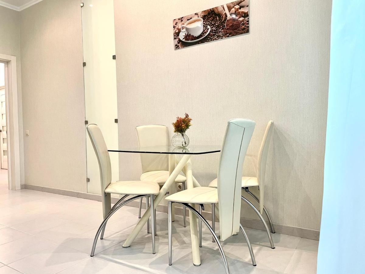 Navit Luxury Apartments With Breakfast Near The Railway Station, The City Center And The Park Kyiv Exterior foto