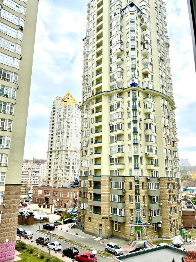 Navit Luxury Apartments With Breakfast Near The Railway Station, The City Center And The Park Kyiv Exterior foto
