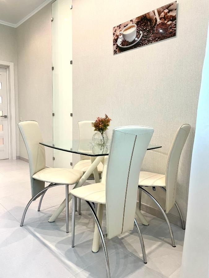 Navit Luxury Apartments With Breakfast Near The Railway Station, The City Center And The Park Kyiv Exterior foto