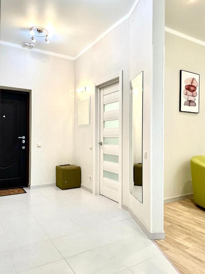 Navit Luxury Apartments With Breakfast Near The Railway Station, The City Center And The Park Kyiv Exterior foto
