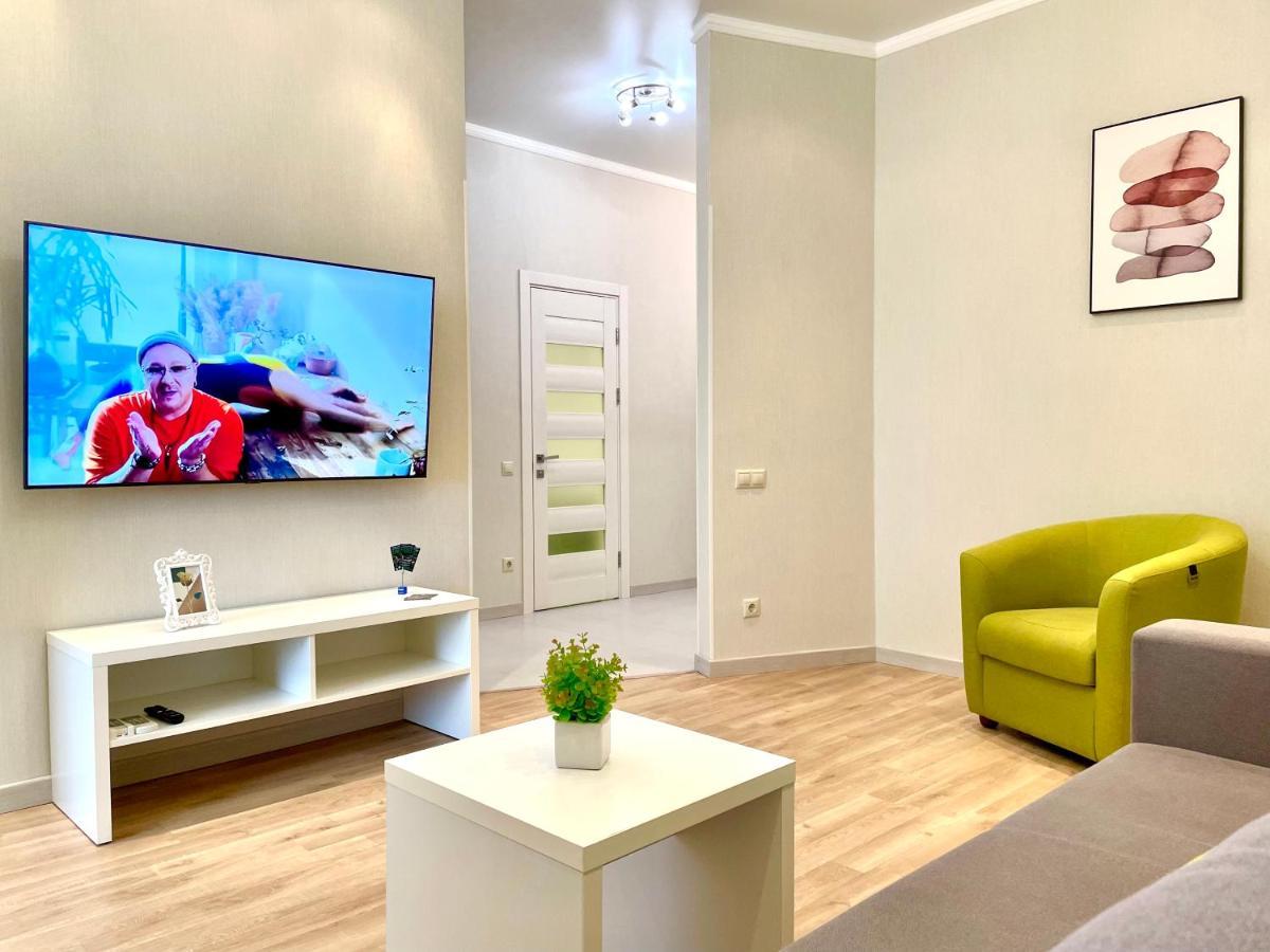 Navit Luxury Apartments With Breakfast Near The Railway Station, The City Center And The Park Kyiv Exterior foto