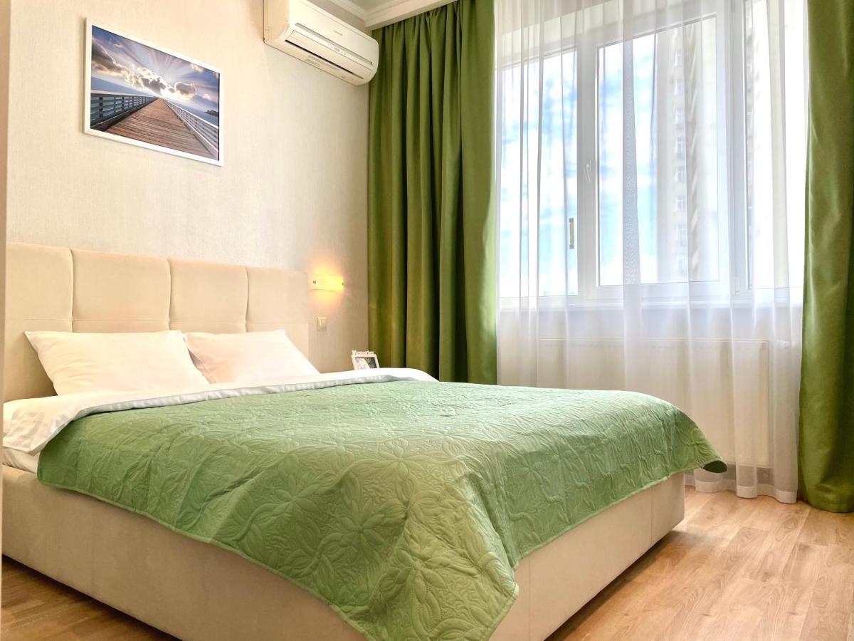 Navit Luxury Apartments With Breakfast Near The Railway Station, The City Center And The Park Kyiv Exterior foto