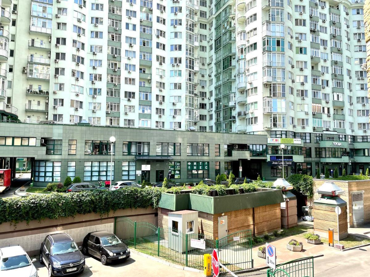 Navit Luxury Apartments With Breakfast Near The Railway Station, The City Center And The Park Kyiv Exterior foto